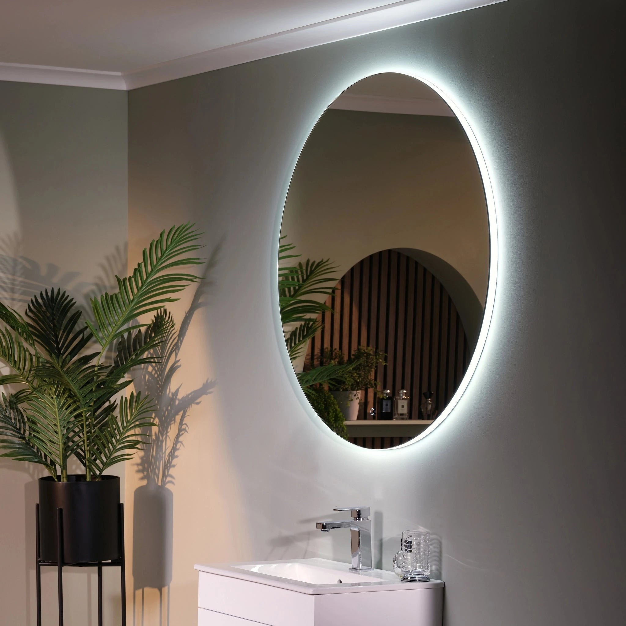 Halo LED Bathroom Mirror | Round, Backlit with Adjustable Lighting 9